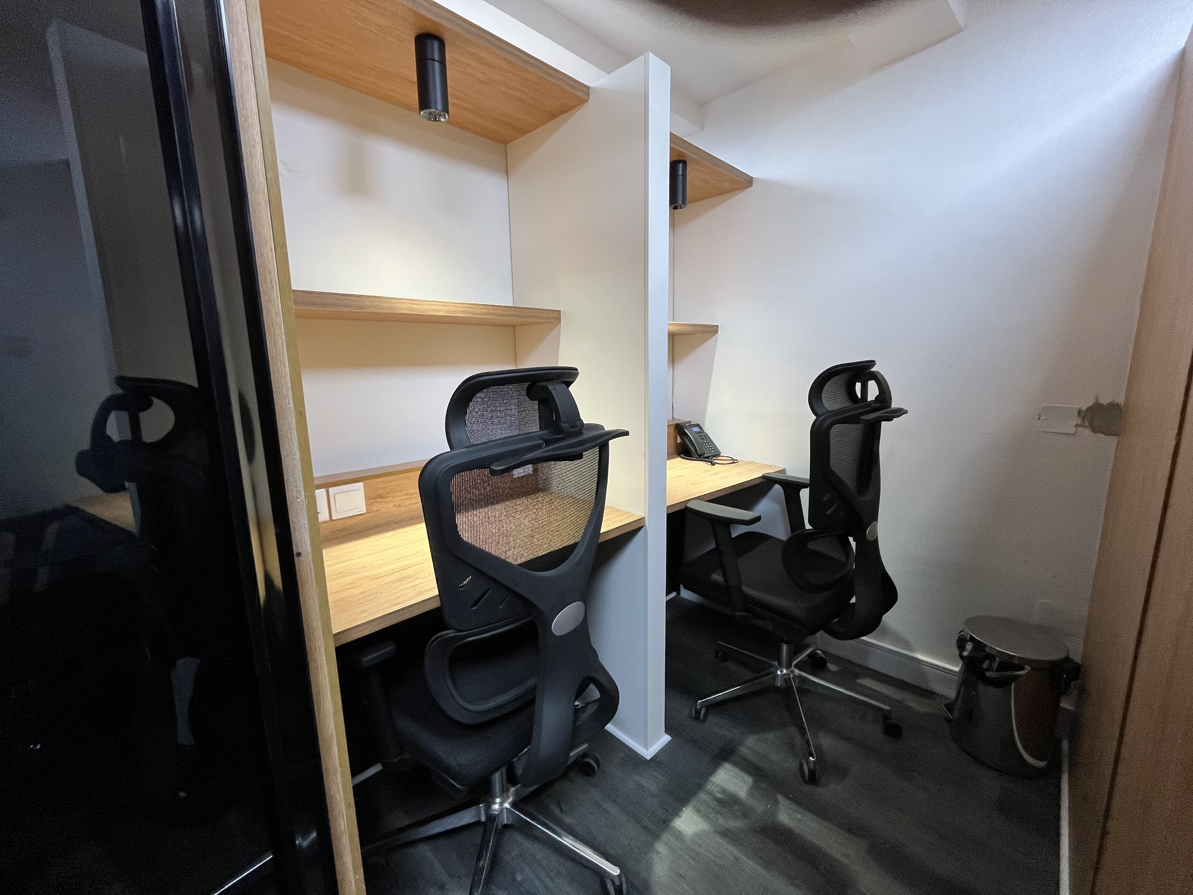 Dual pod workspace